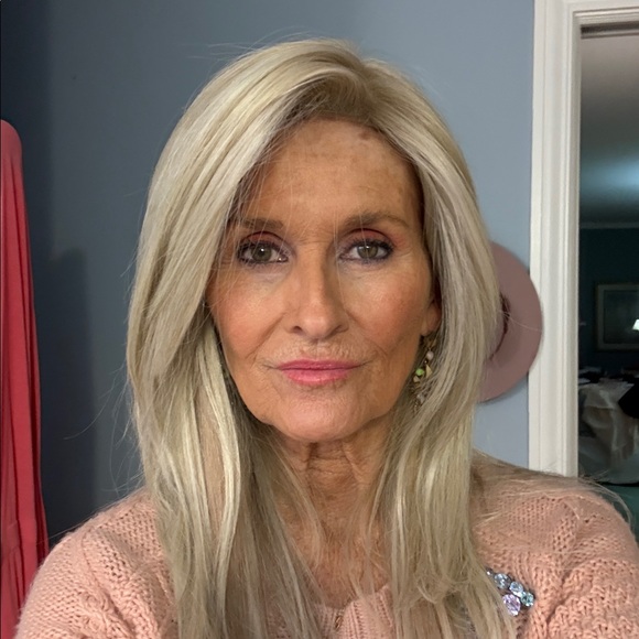 Raquel Welch Sheer Luxury Wig Lace hand tied left part. It has the LuxLite cap, - Picture 2 of 14